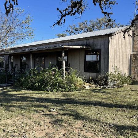 לינה וארוחת בוקר Tarpley West 1077 Guest Ranch - Retreat מראה חיצוני תמונה