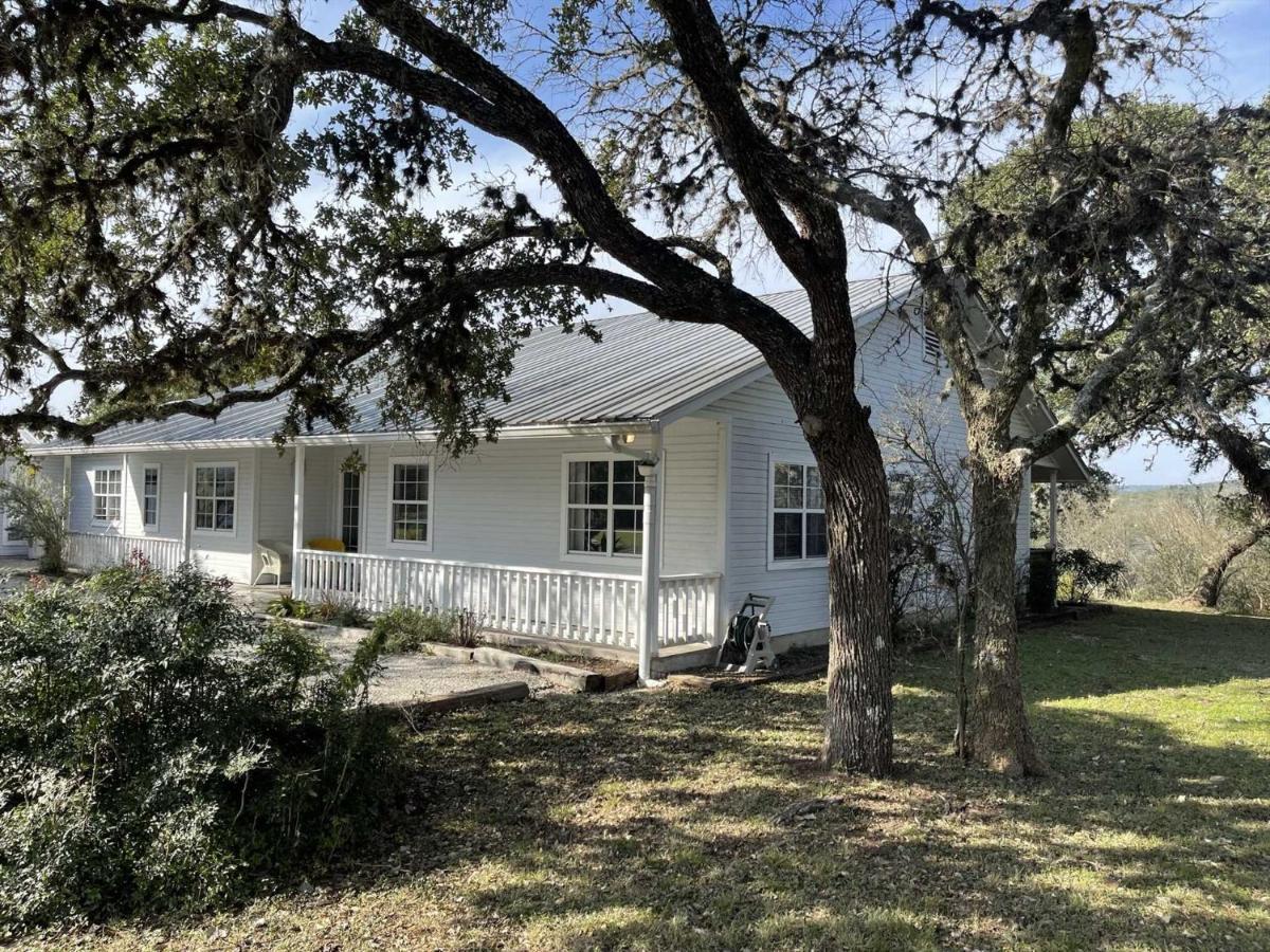 לינה וארוחת בוקר Tarpley West 1077 Guest Ranch - Retreat מראה חיצוני תמונה