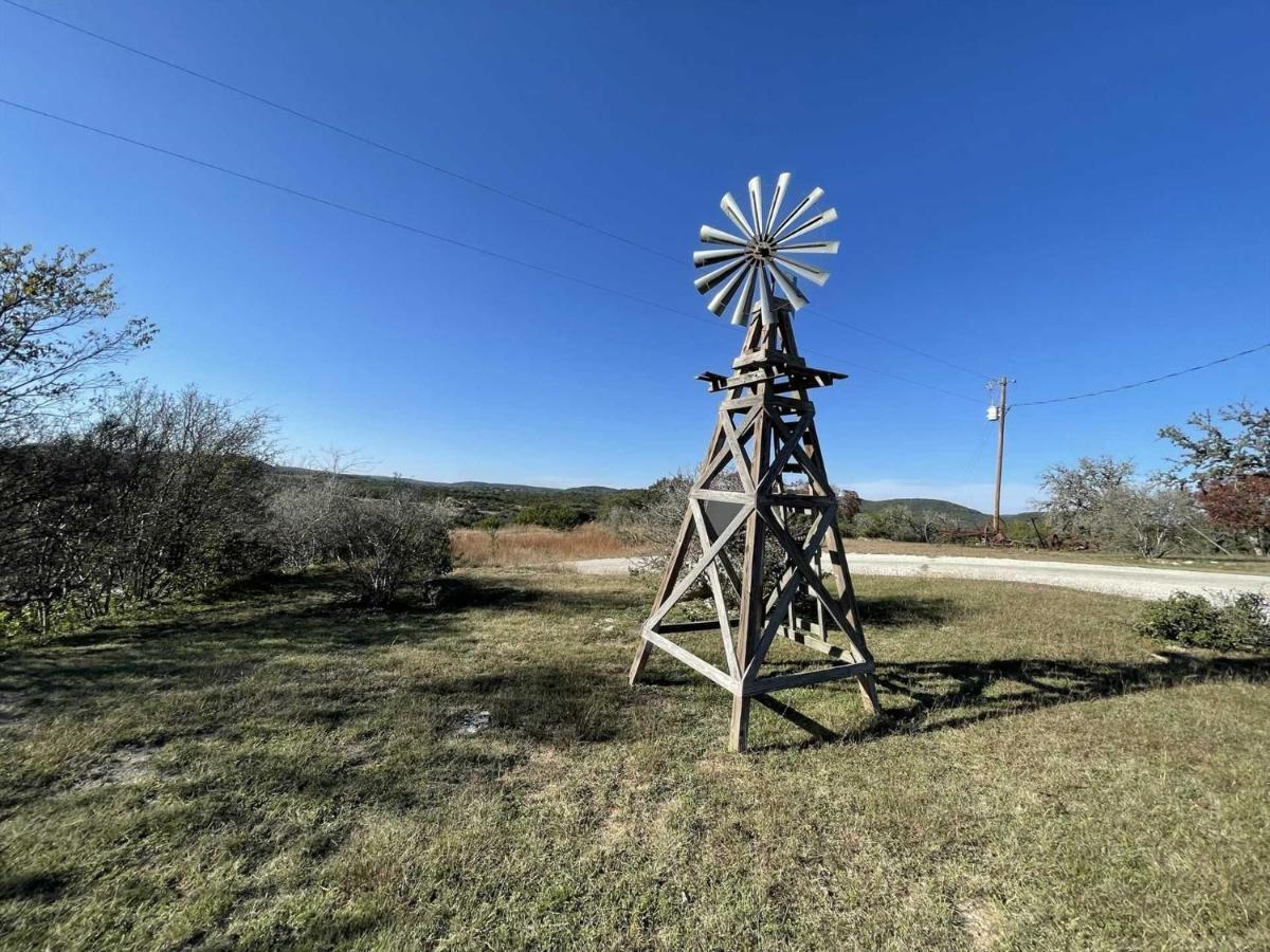 לינה וארוחת בוקר Tarpley West 1077 Guest Ranch - Retreat מראה חיצוני תמונה