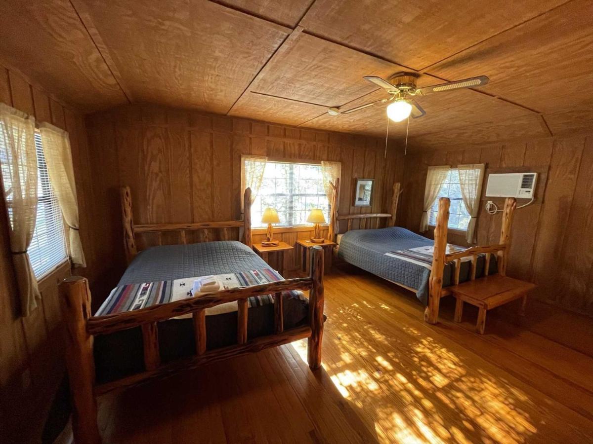 לינה וארוחת בוקר Tarpley West 1077 Guest Ranch - Retreat מראה חיצוני תמונה