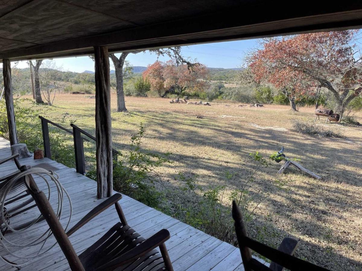 לינה וארוחת בוקר Tarpley West 1077 Guest Ranch - Retreat מראה חיצוני תמונה