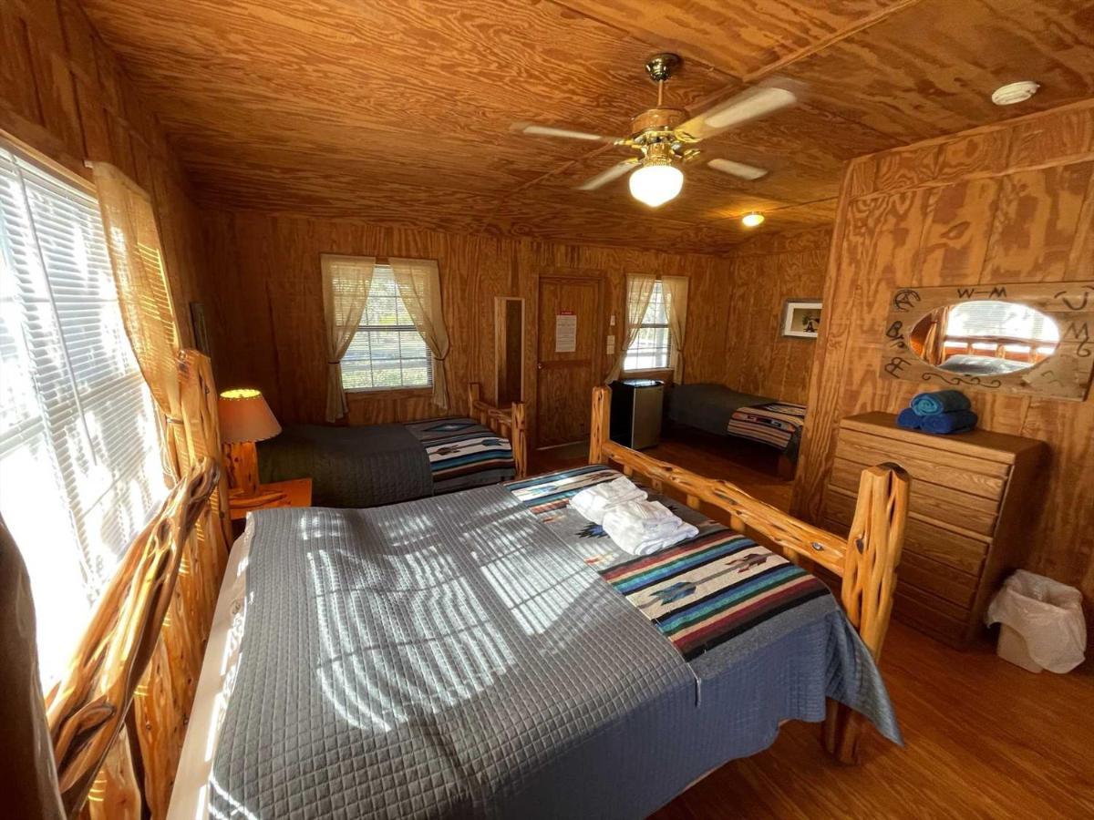 לינה וארוחת בוקר Tarpley West 1077 Guest Ranch - Retreat מראה חיצוני תמונה