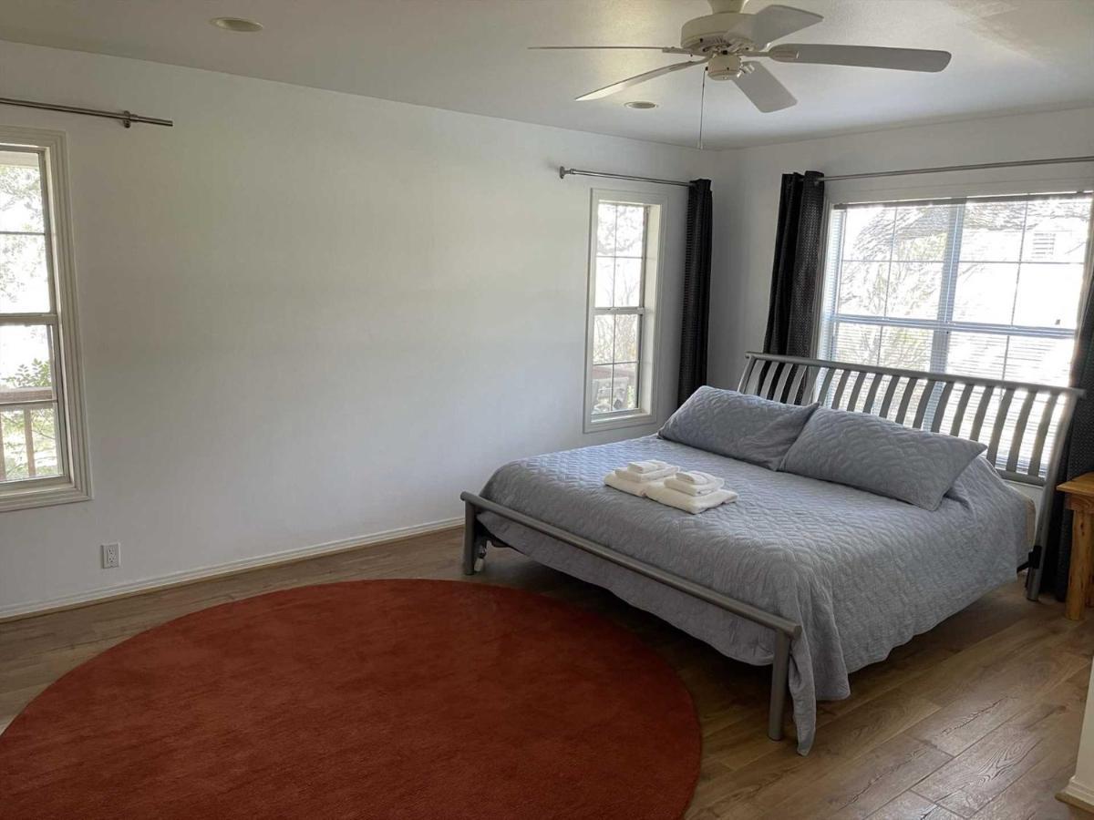 לינה וארוחת בוקר Tarpley West 1077 Guest Ranch - Retreat מראה חיצוני תמונה