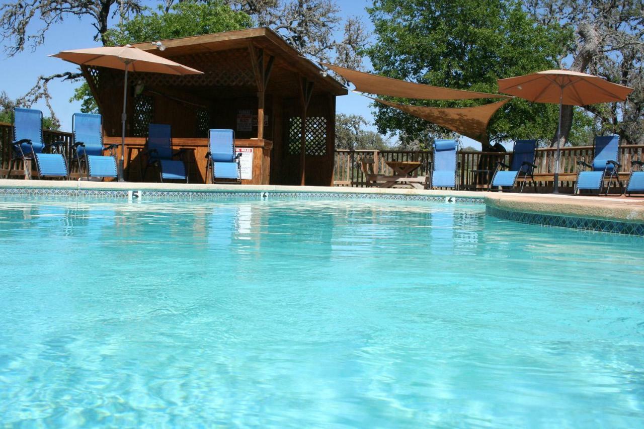 לינה וארוחת בוקר Tarpley West 1077 Guest Ranch - Retreat מראה חיצוני תמונה